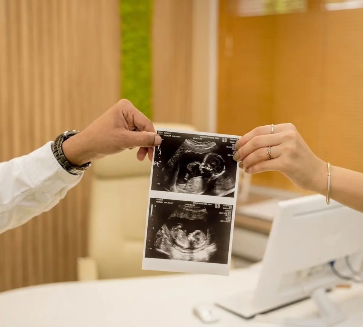 Акушерска грижа и проследяване на бременност